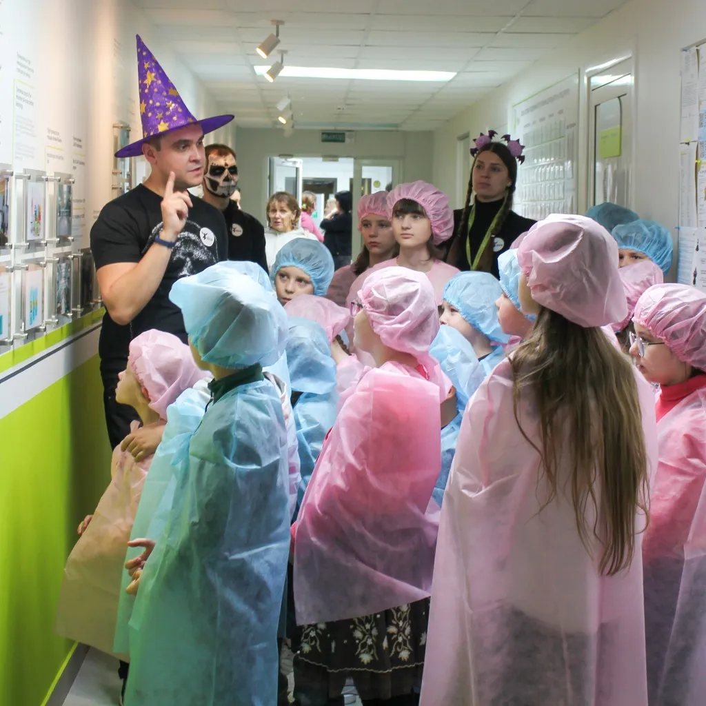 Детский день в МИРАН в стиле Уэнсдей