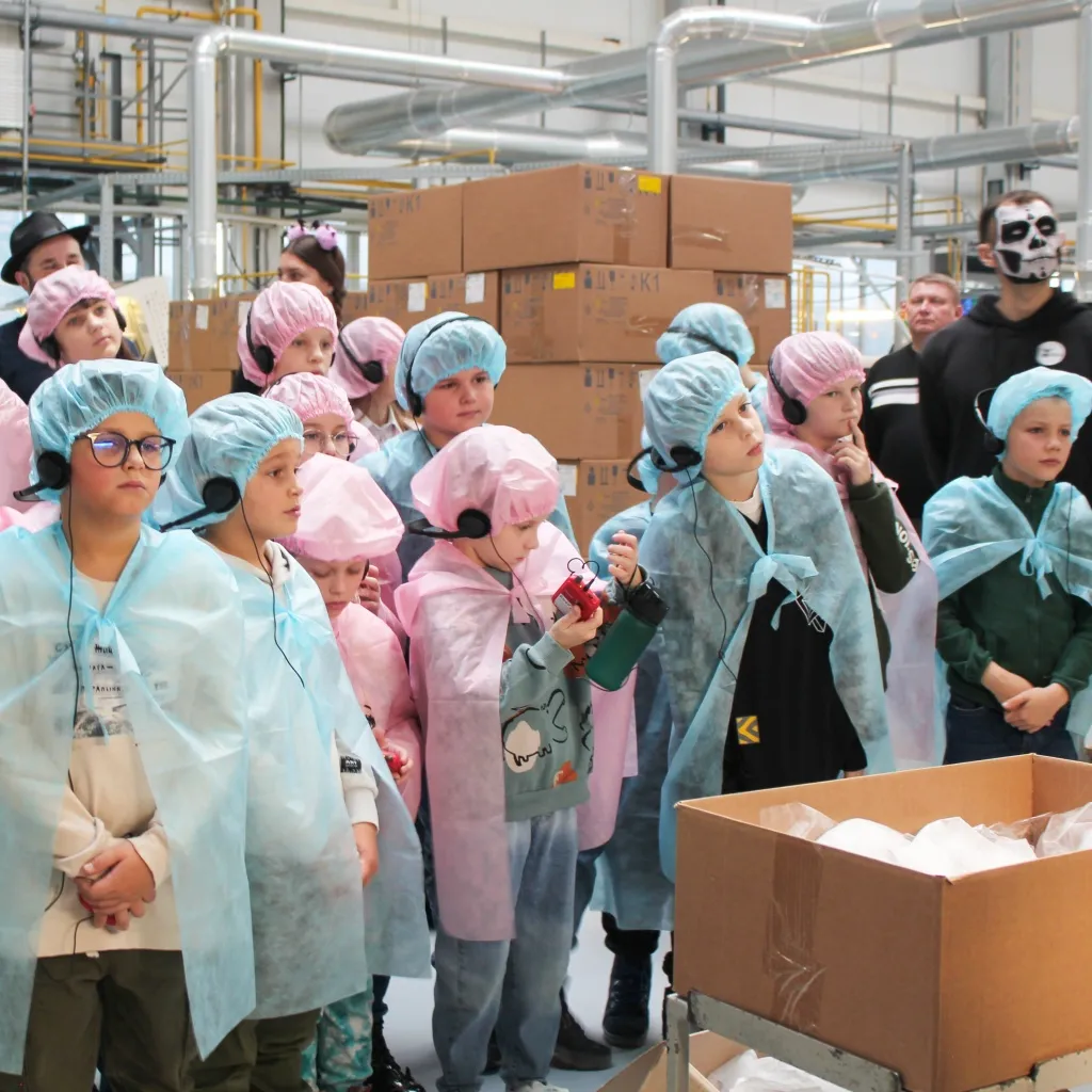 На производстве МИРАН ребят познакомили с каждым участком и шаг за шагом