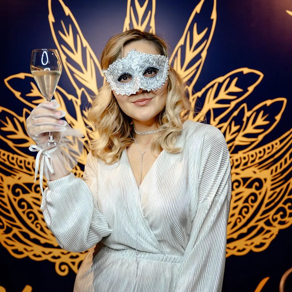 Венецианский карнавал на вечеринке МИРАН.jpg