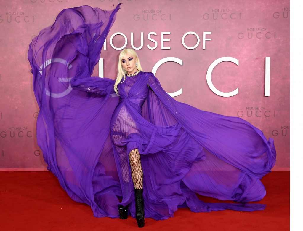 Леди Гага в платье цвета года